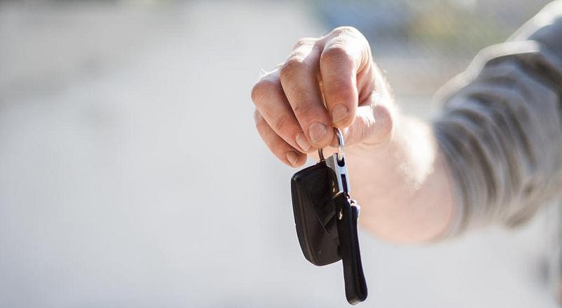 A man holding car keys